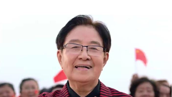 谷建芬|谷建芬：昔日爱徒一大堆，这个春节档只有一位不忘师恩来探望