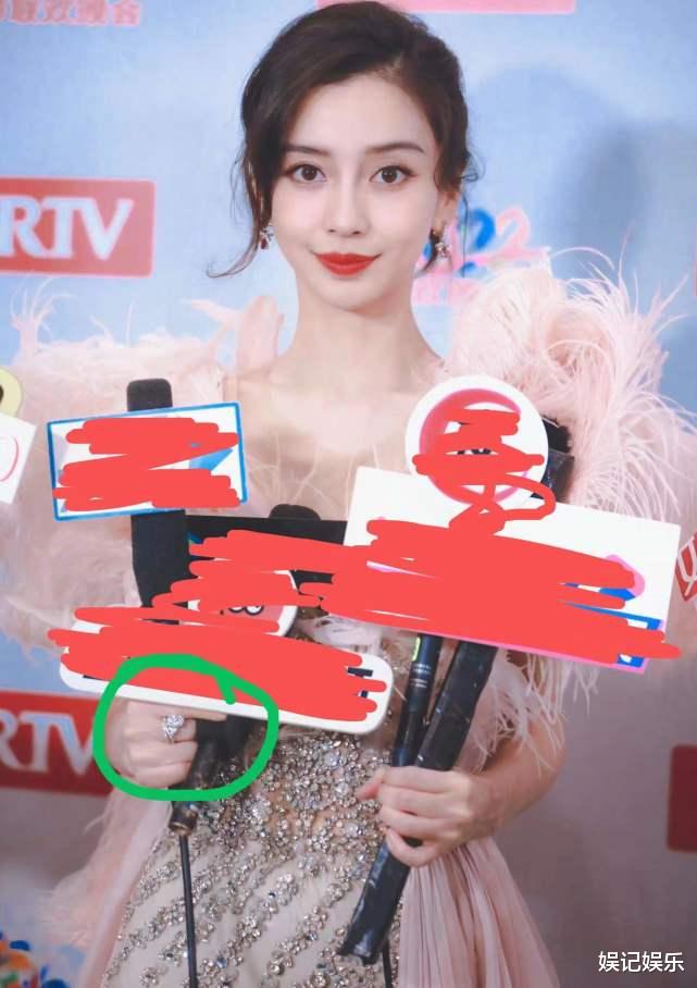 Angelababy|baby晒婚房自拍后，又戴婚戒高调秀恩爱，与黄晓明超甜蜜