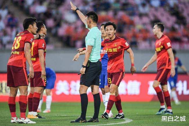 中超|中超丑闻持续爆发：有球队欠薪长达一年半！豪门手里也没钱了