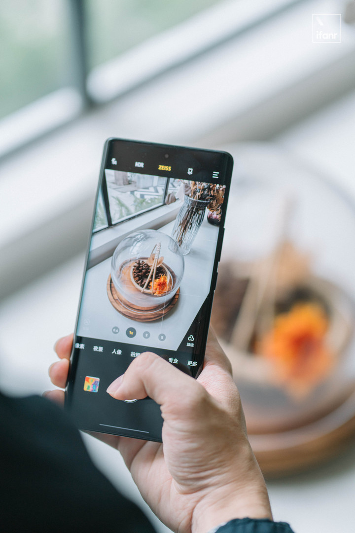 相机|为什么 Android 们的相机不愿用大底了？