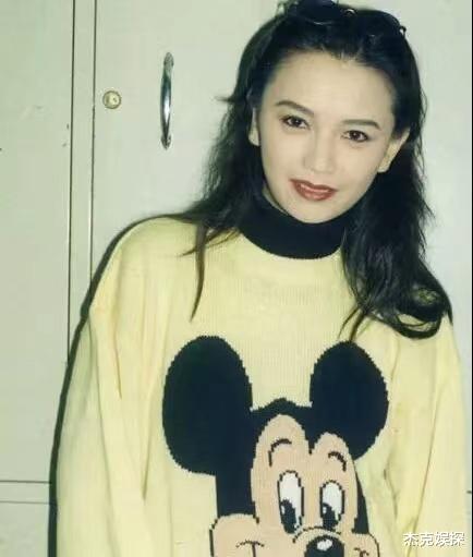 曾华倩|“苗若兰”曾华倩：曾与梁朝伟三离三合，嫁入豪门被婆婆嫌弃，近况如何？