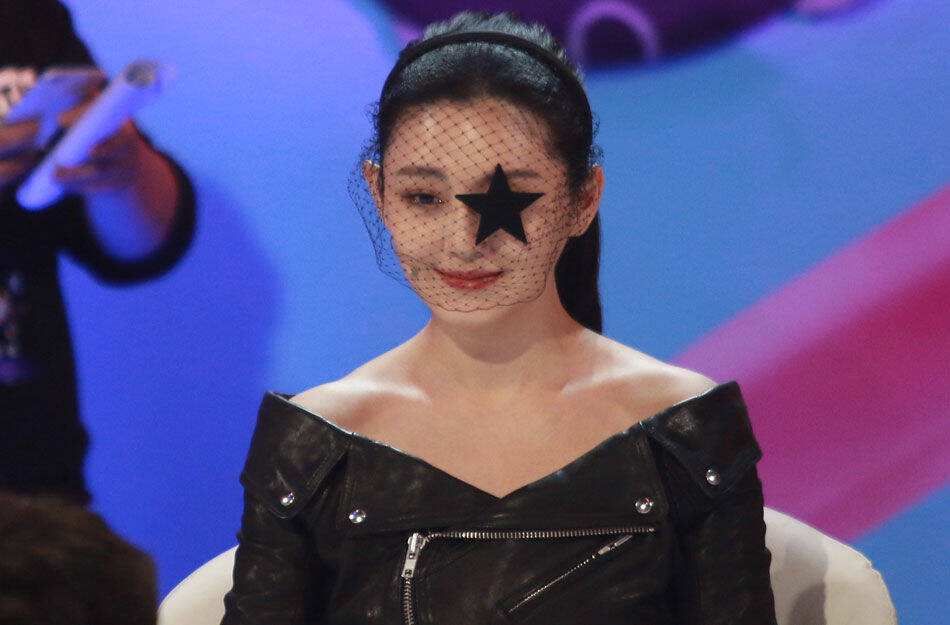 汪小菲|大S再婚的头纱都是汪小菲买的，张兰特意直播戴头纱，讽刺前儿媳