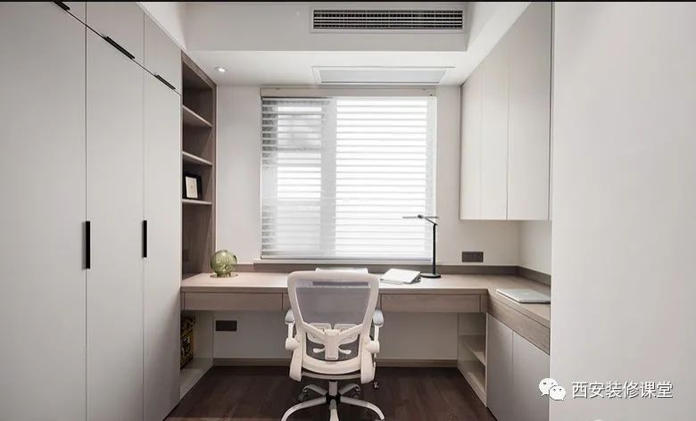 利用窗户定制超级书桌，这样做更好