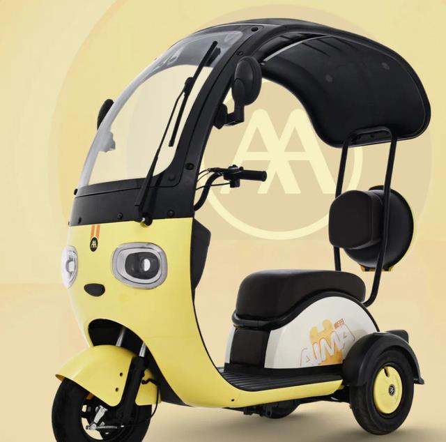 电动车|爱玛推出能上牌接娃三轮,遮风挡雨可坐3人,续航达100km