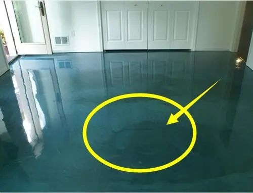 越来越多的聪明人,地面装修都不贴瓷砖和地板了,现在流行这么弄