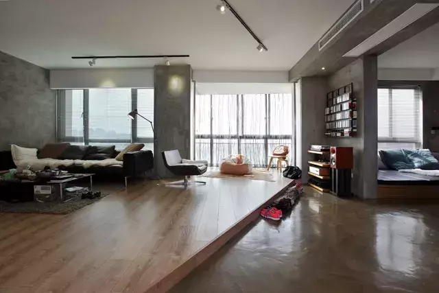 为露台买顶楼复式,210㎡仅花18W就打造成空中花园,漂亮得没话说