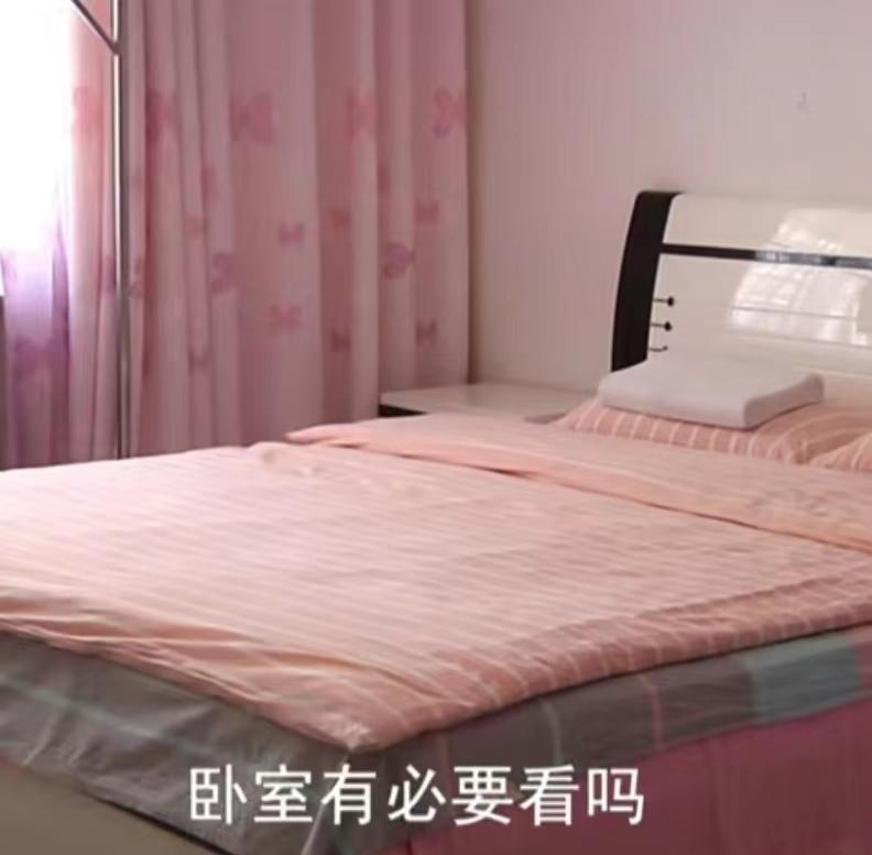 儿子拆掉父母老房修建别墅,却让父母住小破屋,父亲:白眼狼