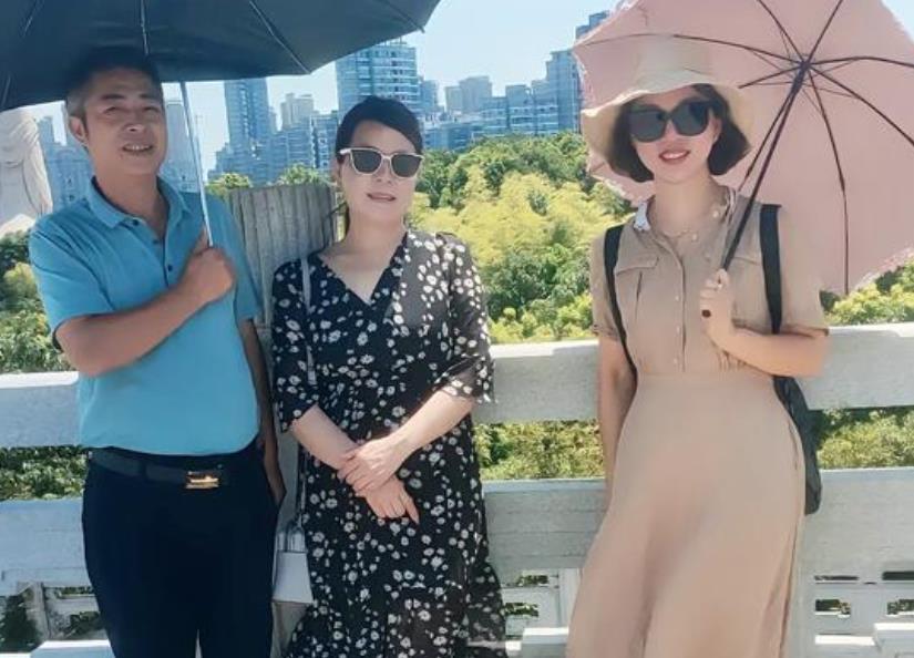 杨幂|相由心生！田静父亲晒带娃视频，奇奇悦悦摘葡萄画面惹人欢喜