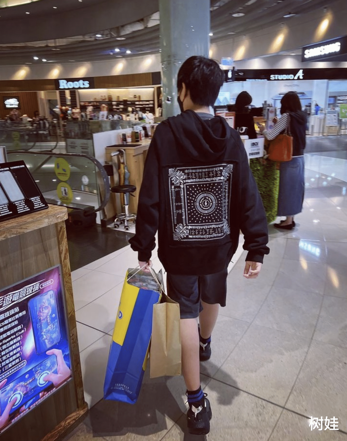 小小志|林志颖一家五口去游泳，12岁Kimi大秀泳姿，身高出众已逾1.72米