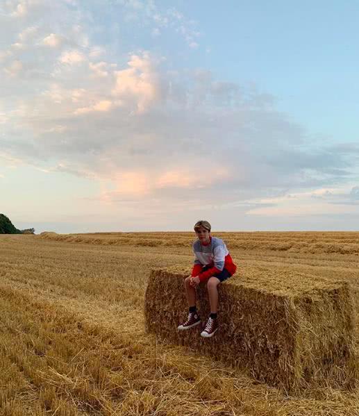 明星夫妻|贝克汉姆三个儿子都喜欢成熟型女友，三子克鲁兹高调放闪先迎七夕