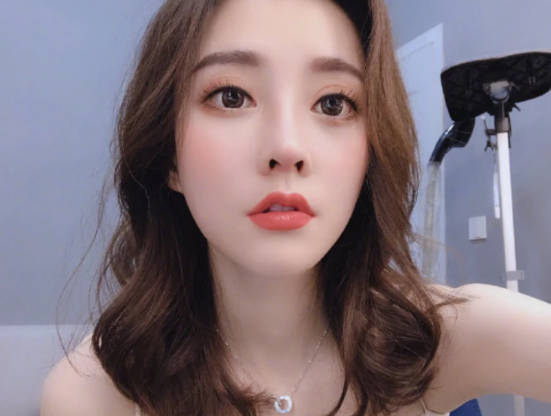 茜茜公主|冯提莫的迷人气质让她充满了青春活力,她的音乐很好听