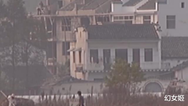 2010年丈夫外出打工，妻子把情夫叫来同居，因水性杨花被情夫杀害