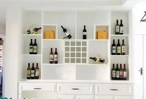 新家刚装好,门槛就被邻居“踏破”了,说我家小卧室比他家主卧大