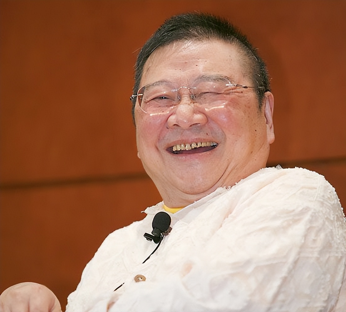 倪匡|作家倪匡去世,生前最后露面照曝光,电脑桌面壁纸是夫妻恩爱合影