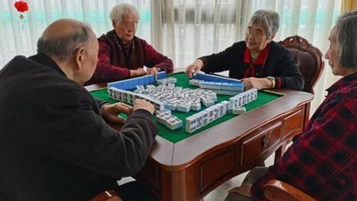 70岁大爷打麻将数钱时猝死，家属向牌友索赔40万，法院判了