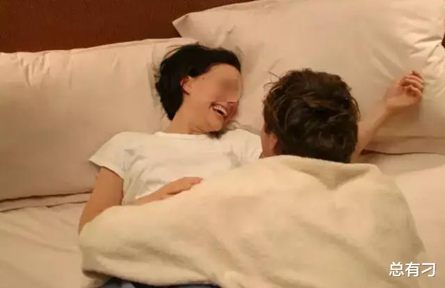 女子去世,医生父亲坚持要尸检,女婿当场下跪阻止