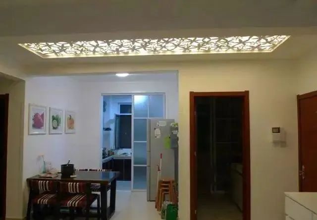 112平新房入住半年,一进门走廊吊顶漂亮极了,卧室更挑不出毛病