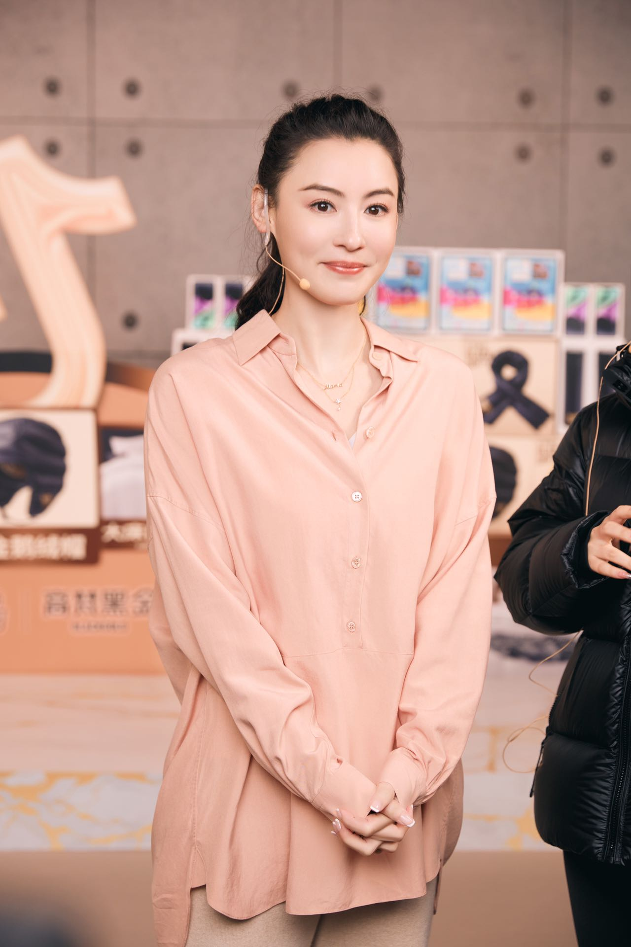 卡戴珊|张柏芝亮相高梵直播间 温柔元气直播事业稳步发展