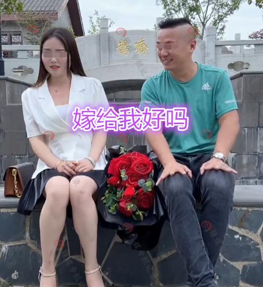 男子相亲遇到高中校花,情绪激动直拍大腿:你终于落到我手里了