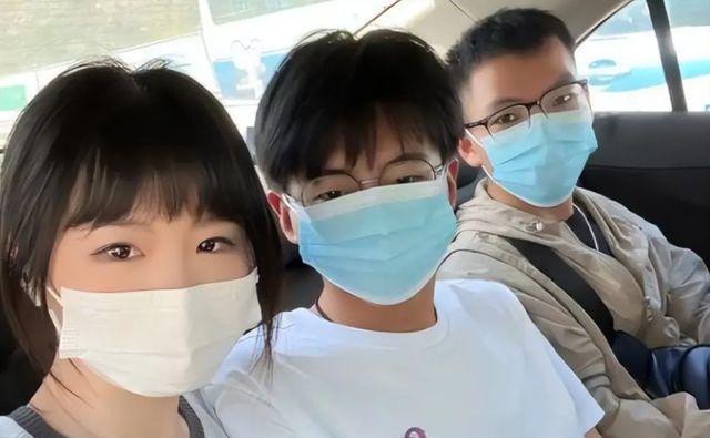 孙悦|孙悦带孙卓去云南游玩,姐弟两互动开心不已,网友:好姐姐!