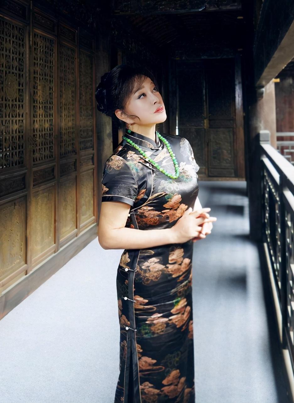 刘晓庆|刘晓庆新片杀青，65岁“牵强”扮18岁少女，看到定妆照后瞬间清醒