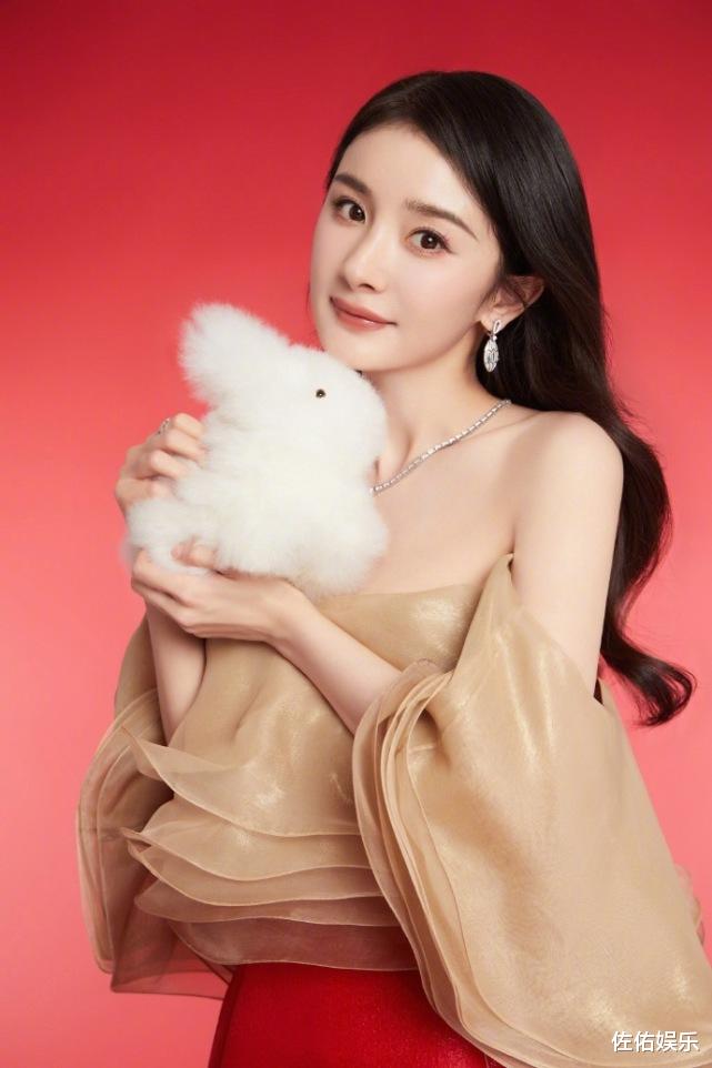 杨幂|杨幂蓝色短发造型美如精灵,大眼灵动超清纯,惬意生活惹人羡