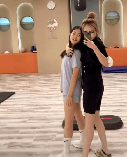 教练 教练晒王诗龄健身照,诗龄成功减重58斤长腿纤瘦,减肥前后变化大