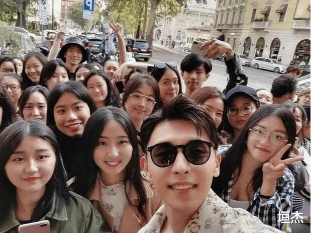 邓伦|为钱邓伦有多荒唐?两亿粉丝会员费,一桌烧饼九万块,他真的不冤