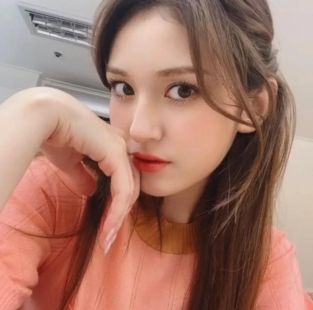 穿衣搭配 女生最显老的三款发型,你踩雷了吗?