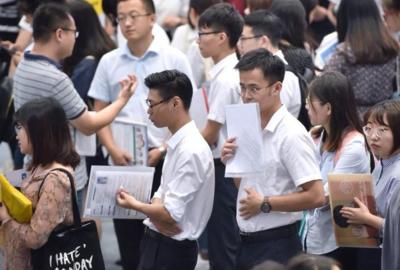 穿衣搭配|“我们不要三无家庭的本科生”，HR的话，不知打醒了多少沉睡的人