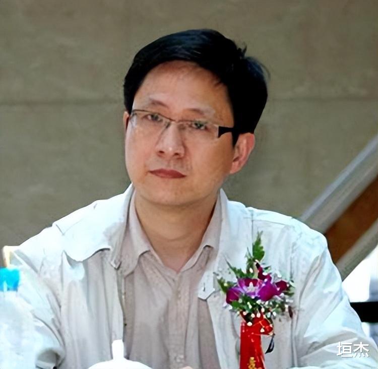 劳春燕|劳春燕：婚后和丈夫分居16年，孕期还在主持节目，她过得幸福吗？