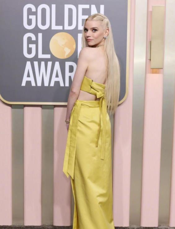 保湿 金球奖红毯现场！赛琳娜身材丰满，丽兹发型惹眼，艾玛中性风个性