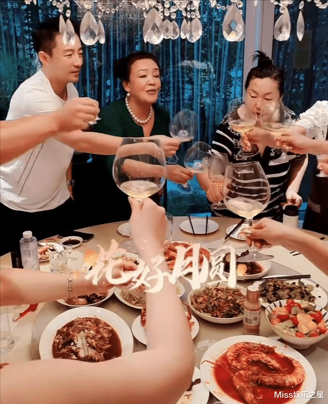 张兰|声称自己32年未碰酒!张兰谎话被戳穿,外界评论两极分化