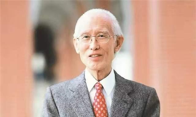 余光中|余光中：因《乡愁》被捧上神坛，晚年被人爆料曾是一个“刽子手”