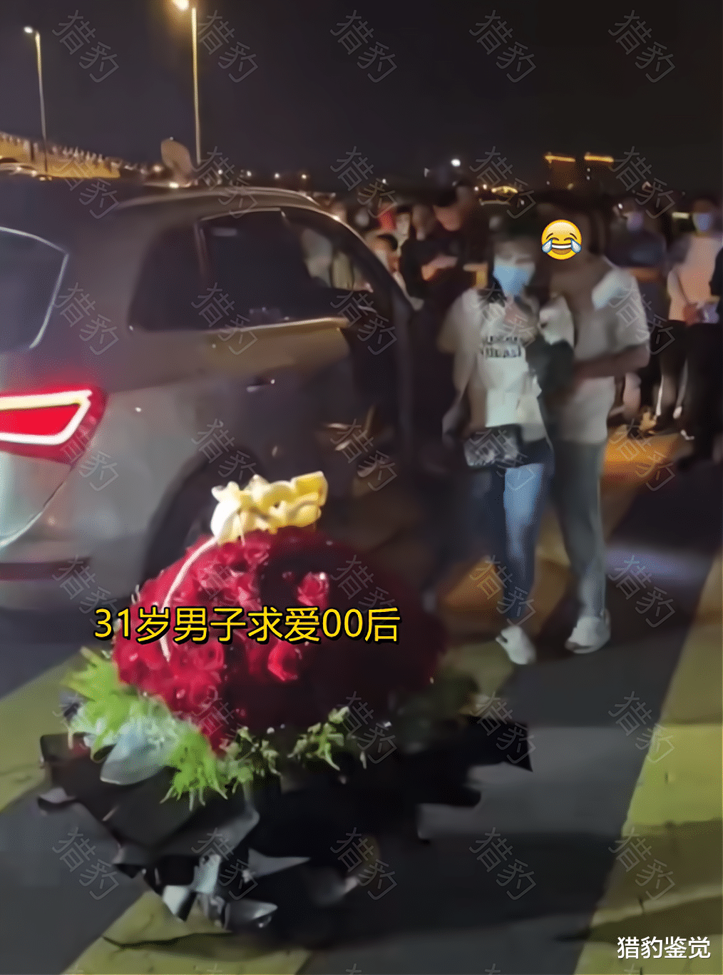 山东31岁男子深夜求爱00后,姑娘一脸害羞,网友:男人至死是少年