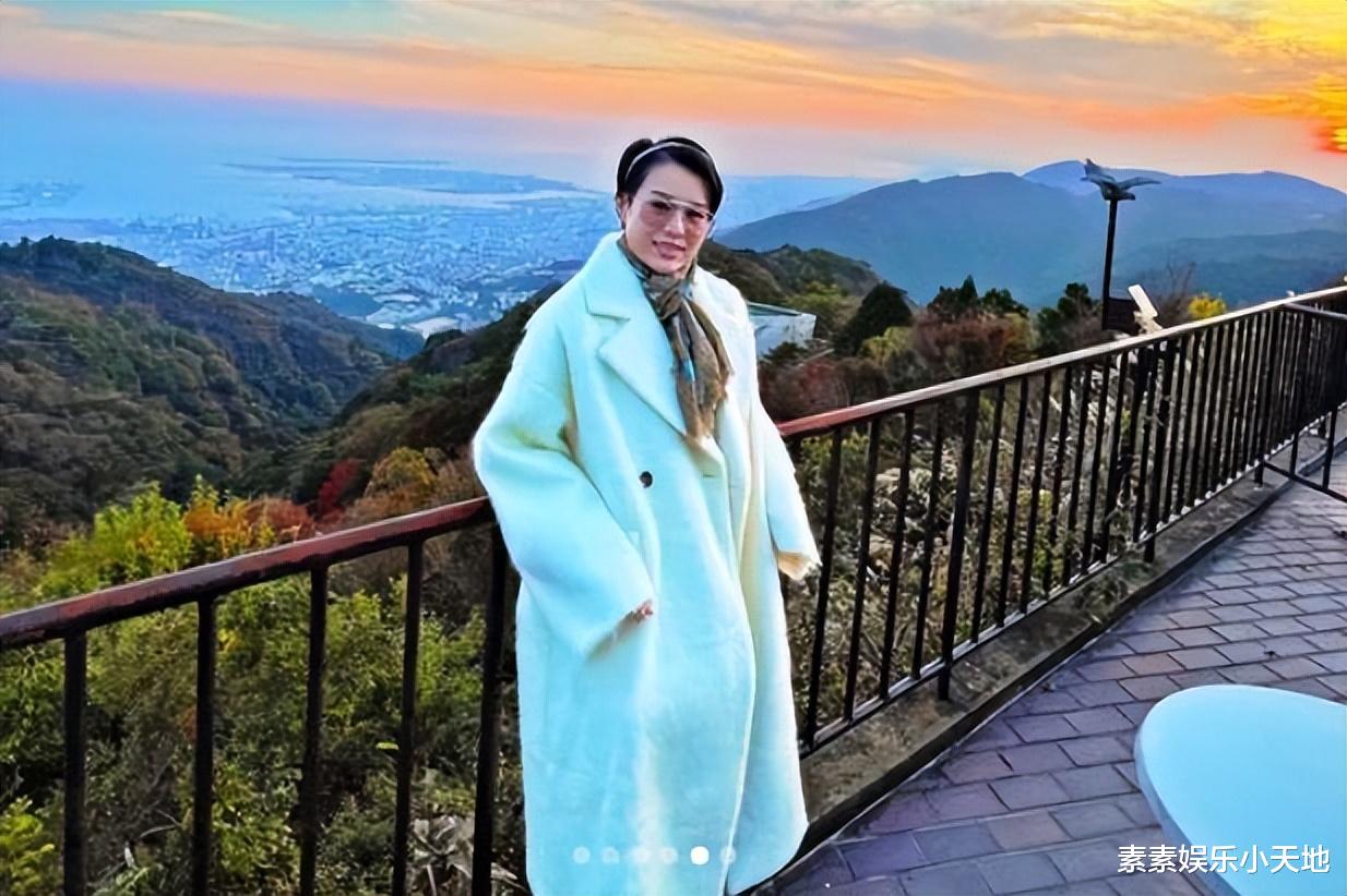 胡杏儿|43岁胡杏儿又怀孕了？与老公合影出镜，剪短发戴发箍像孕妇