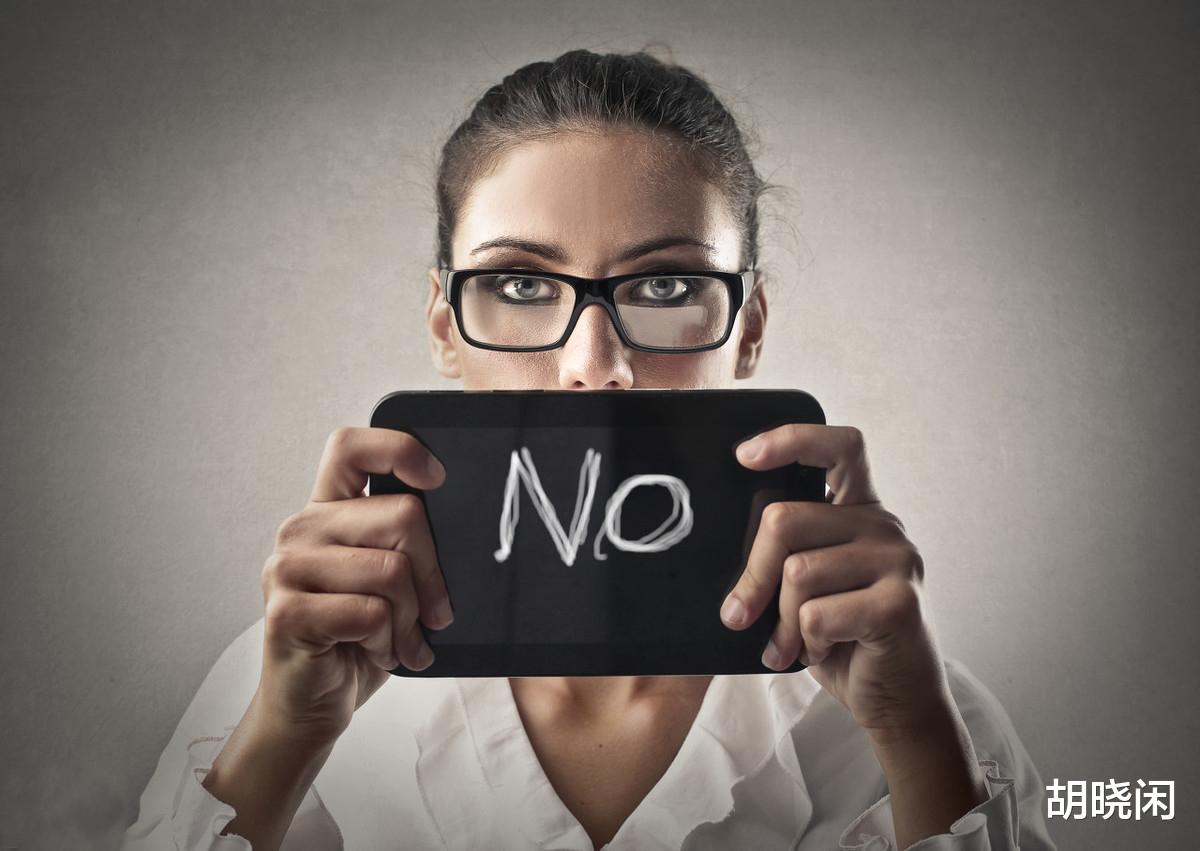 |跟同事关系再好,也不要说这3件事,否则很可能毁了自己