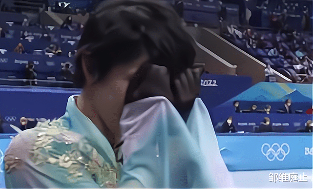 羽生结弦|羽生结弦连续摔倒，主持嘉宾静音！赛后羽生含泪不甘心，陈露点评！