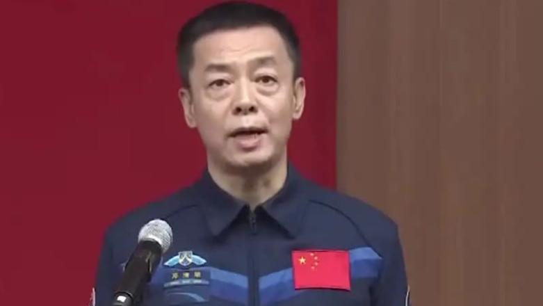 邓清明终圆“飞天”梦，女儿身份不一般，原来也是“幕后英雄”