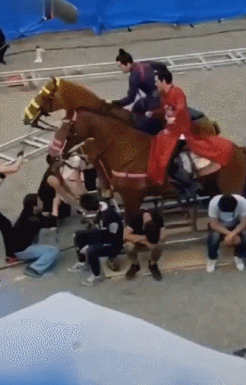 公主抱|怪不得影视剧只敢拍上半身,镜头下移后,是观众不能看的全貌