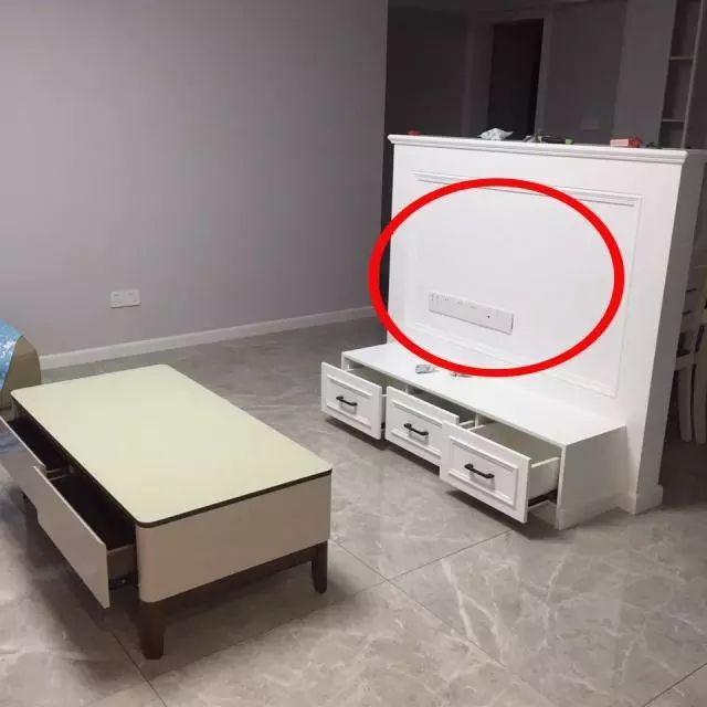 朋友装修的新房终于完工，这样的电视墙花了6000元，亏大了！晒晒