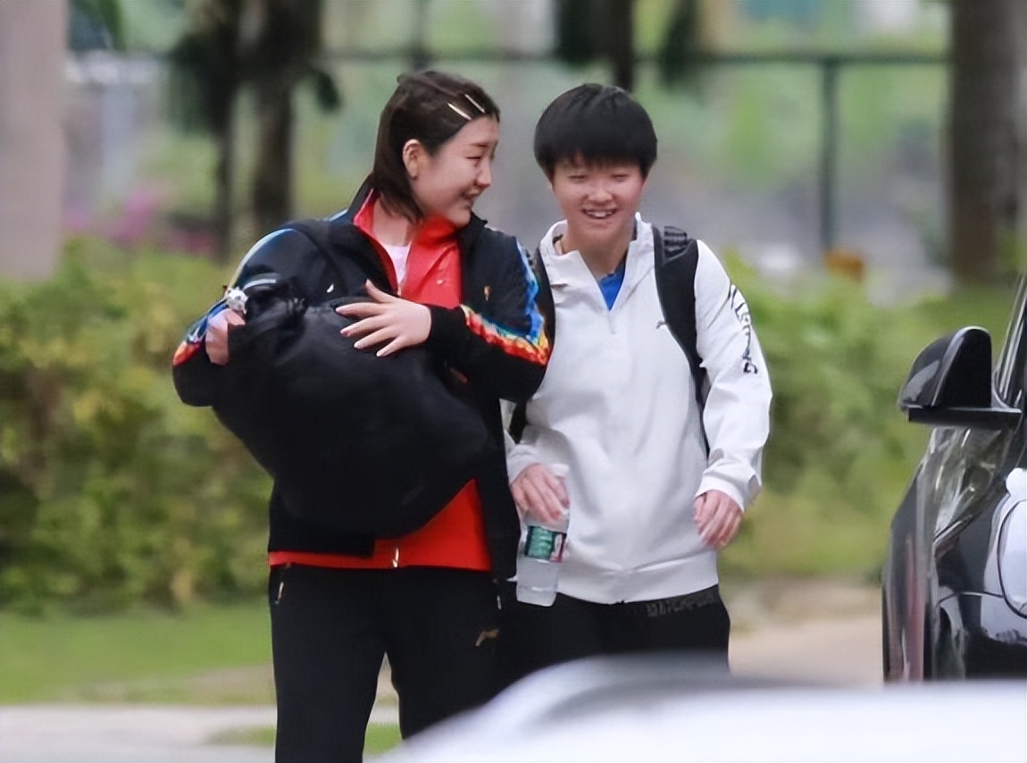 朱雨玲|国乒世界冠军大病初愈，再握球拍笑容灿烂，失去主管教练濒临退役
