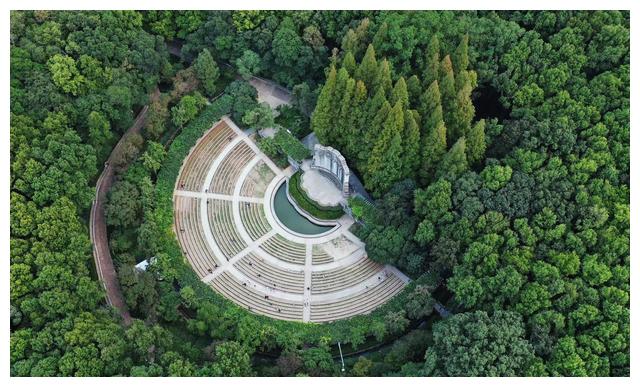 南京|它被誉为三省省会,也是中国幸福感最强的城市之一,浪漫感十足