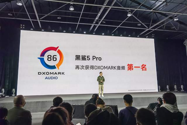 短视频|黑鲨5系列旗舰手机发布：逆重力双VC液冷驯龙，音质操控全升级