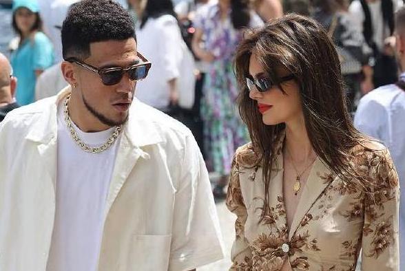 凯莉·詹娜|26岁詹娜尝试转型,创业当富婆!穿高叉长裙,一心扑事业不生娃