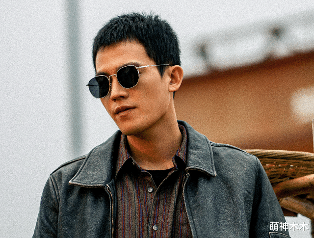 赵丽颖|赵丽颖晒出新剧照,大波浪造型显脸肿,剧中多件大衣疑似本人赞助