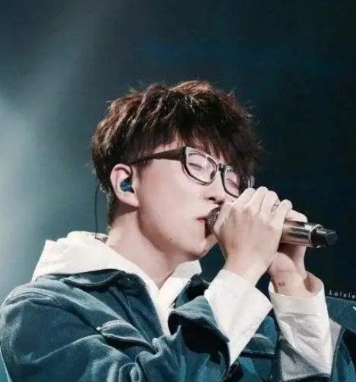 赵丽颖|从小县城出头的8位明星：赵丽颖回村修路，成毅老家3年前才脱贫