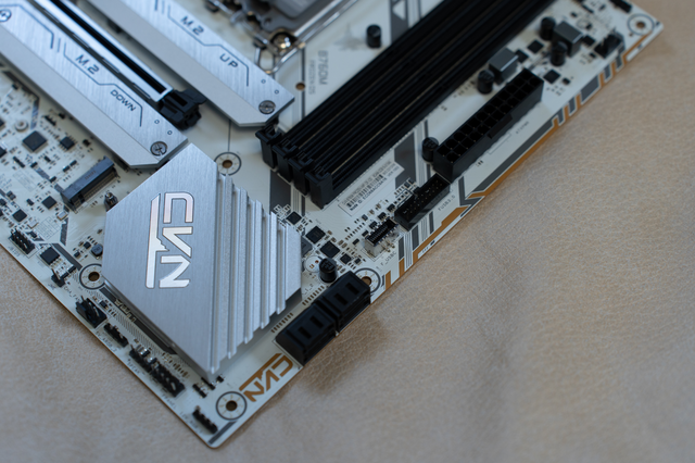 |银枪白马再升级，七彩虹B760M战列舰D5主板测评