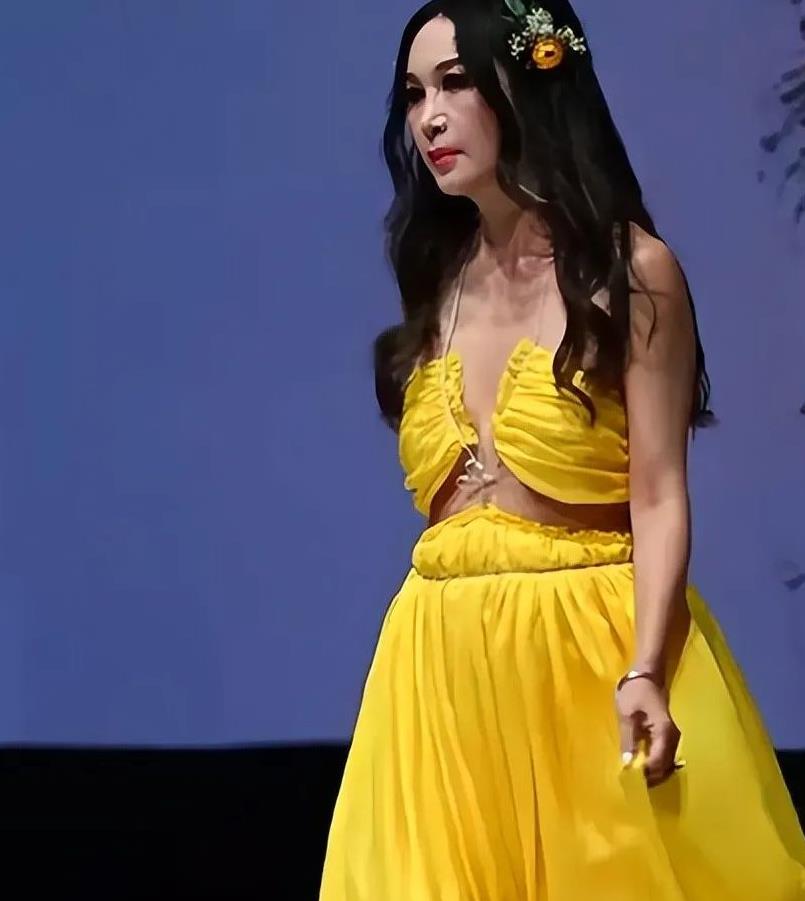 刘晓庆|老年斑、褶子、凹凸不平脸,别再吹不老女神,离开P图当场社死