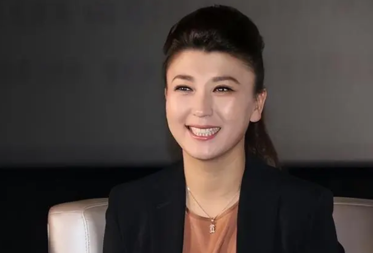 闫学晶|什么是孝顺?闫学晶当年亲手拔掉父亲氧气管,就是孝顺